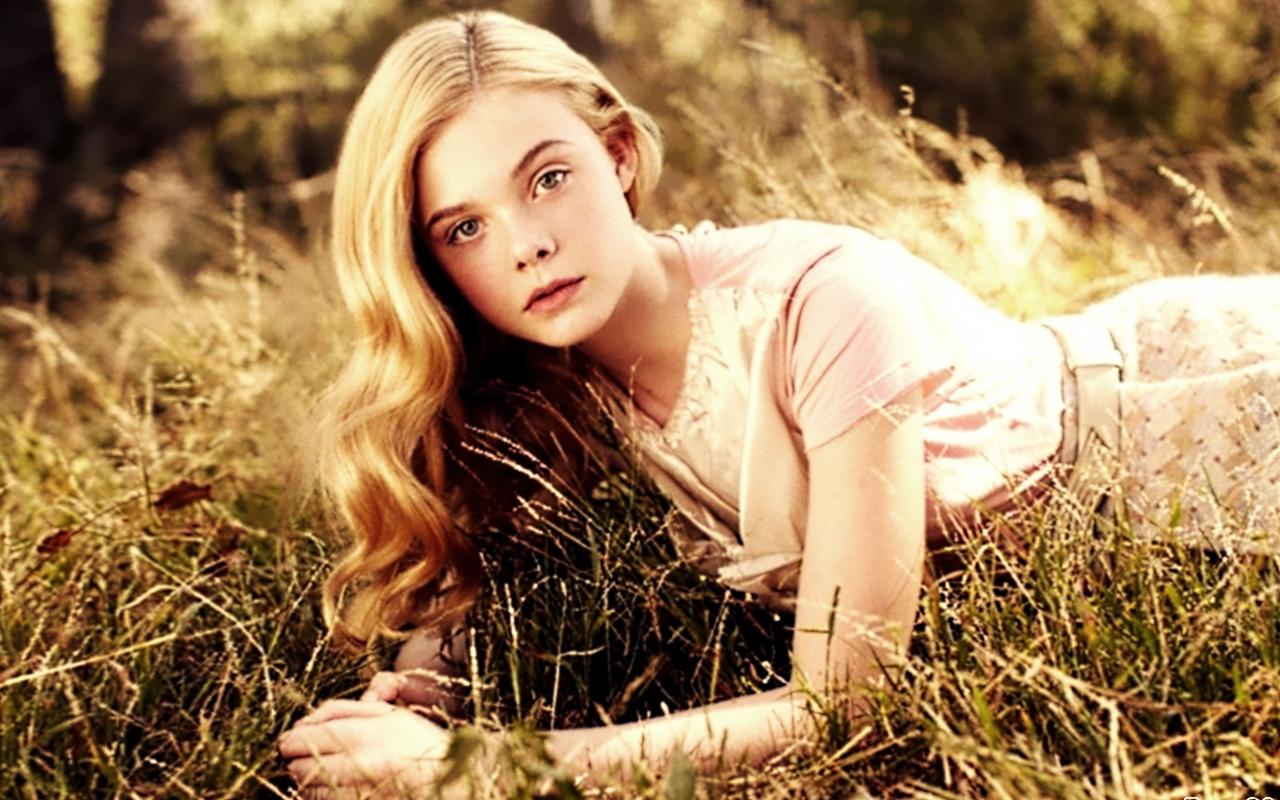 Elle Fanning Stunning Portrait Wallpapers