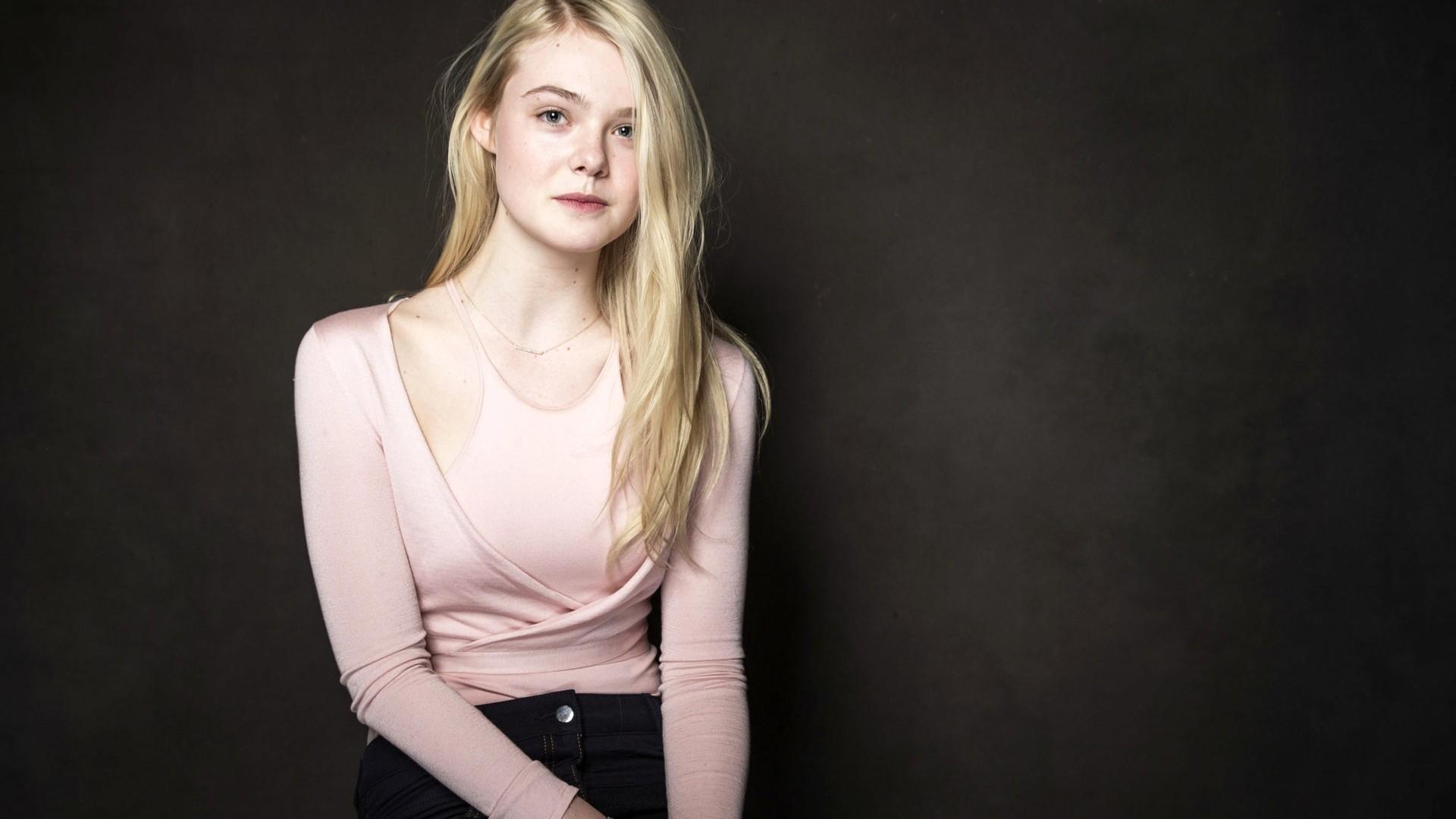 Elle Fanning Stunning Portrait Wallpapers