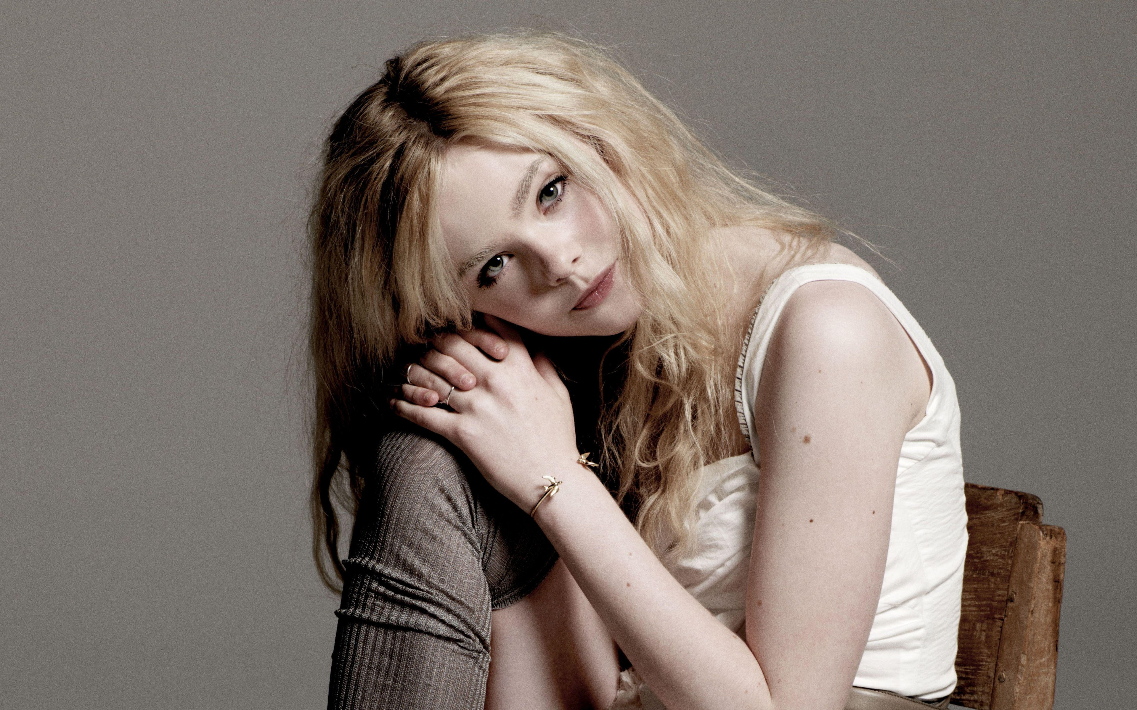 Elle Fanning The Great 4K Wallpapers