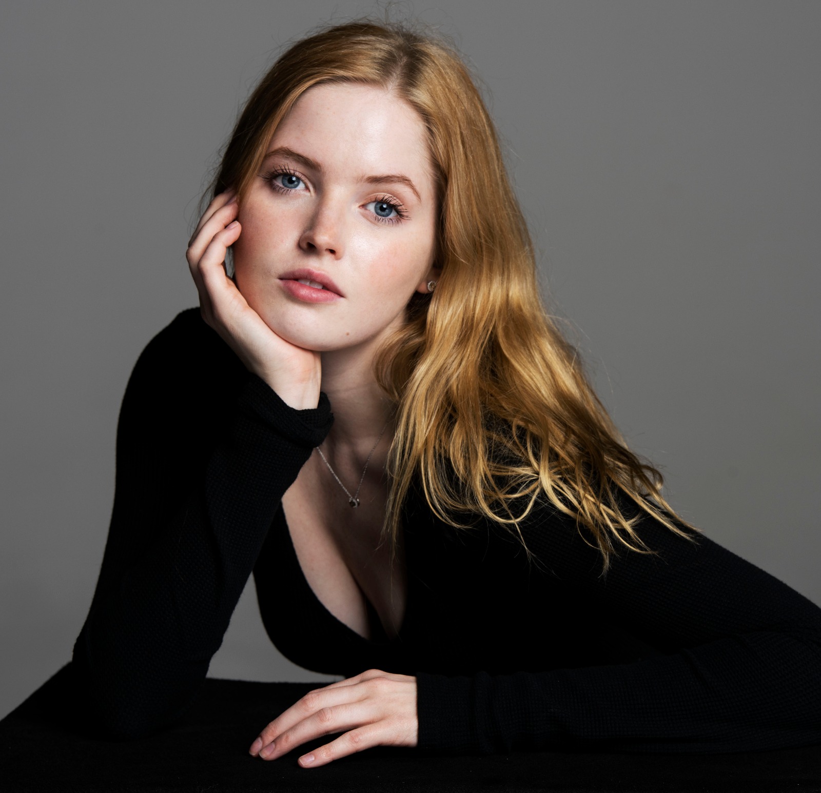 Ellie Bamber Wallpapers