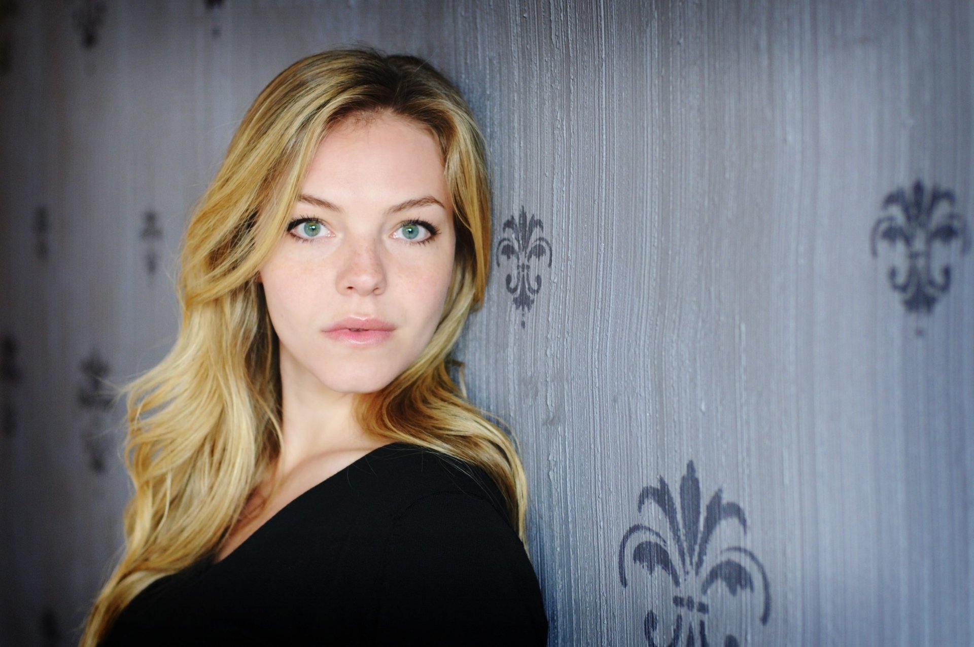 Eloise Mumford Wallpapers