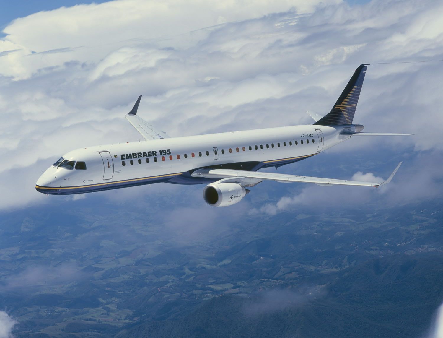 Embraer 190 Wallpapers