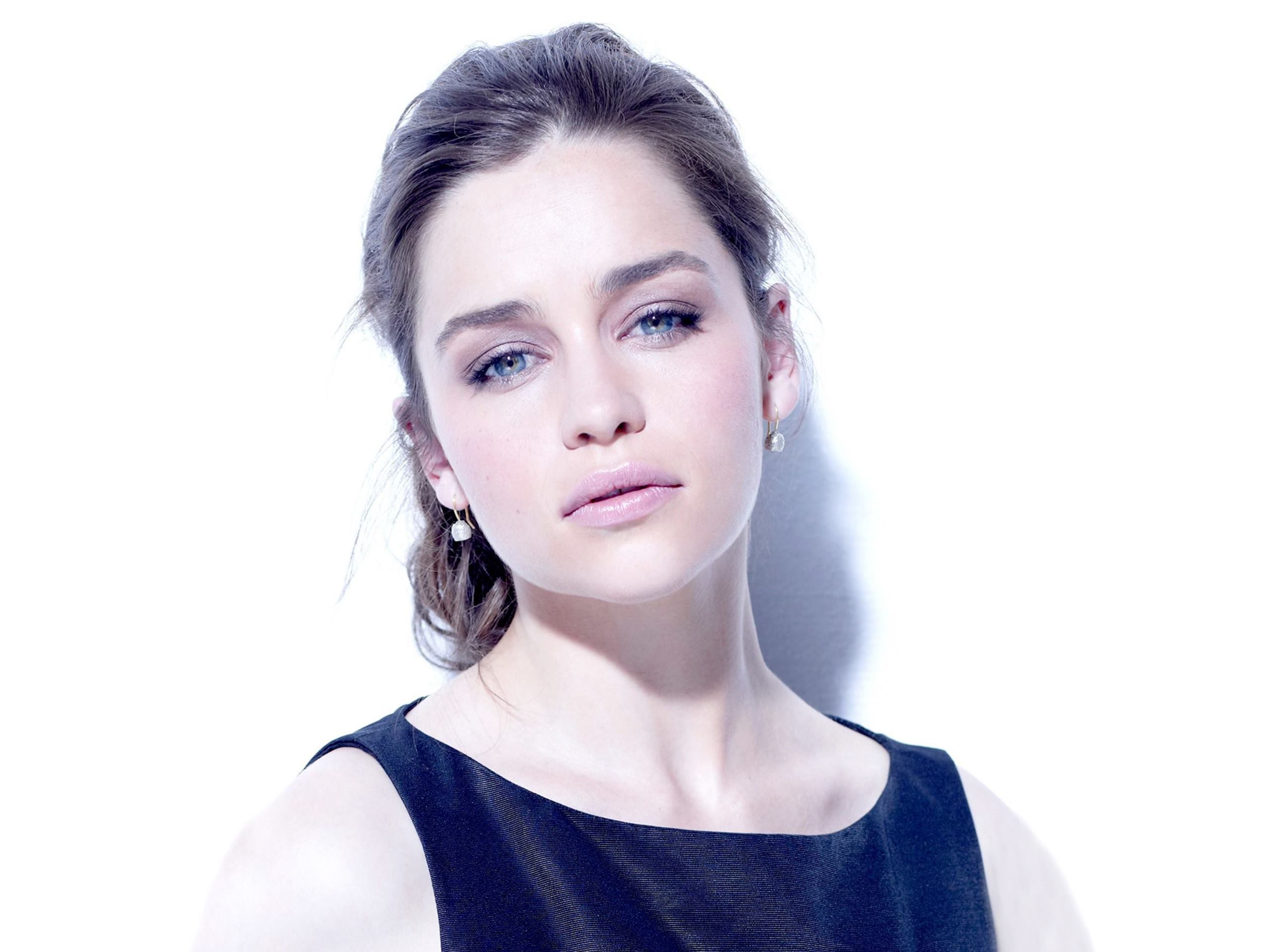 Emilia Clarke Beautiful Eyes Wallpapers