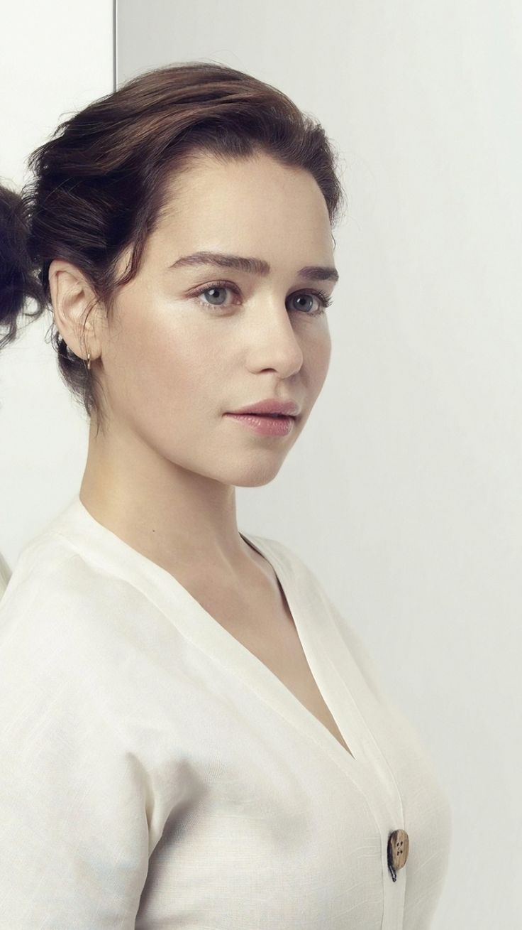 Emilia Clarke Brunette Look 2019 Wallpapers