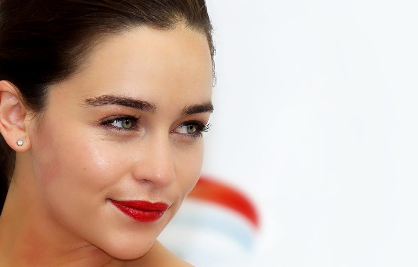 Emilia Clarke Brunette Look Wallpapers