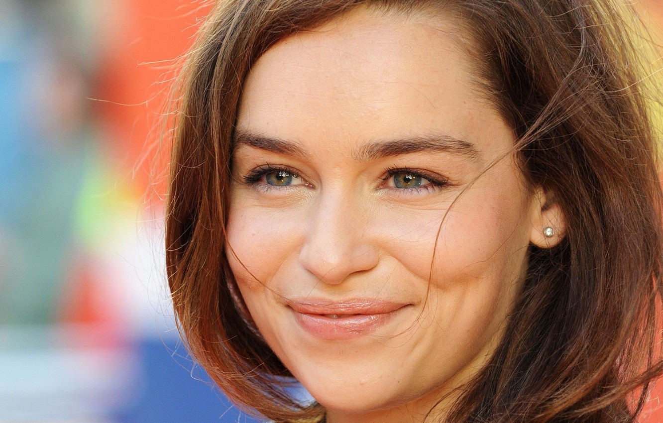 Emilia Clarke Cute Face Portrait 2018 Wallpapers