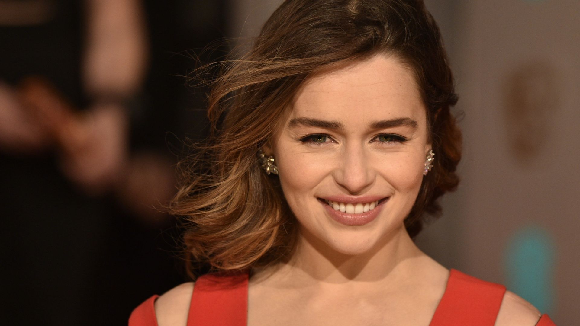 Emilia Clarke Cute Face Portrait Wallpapers