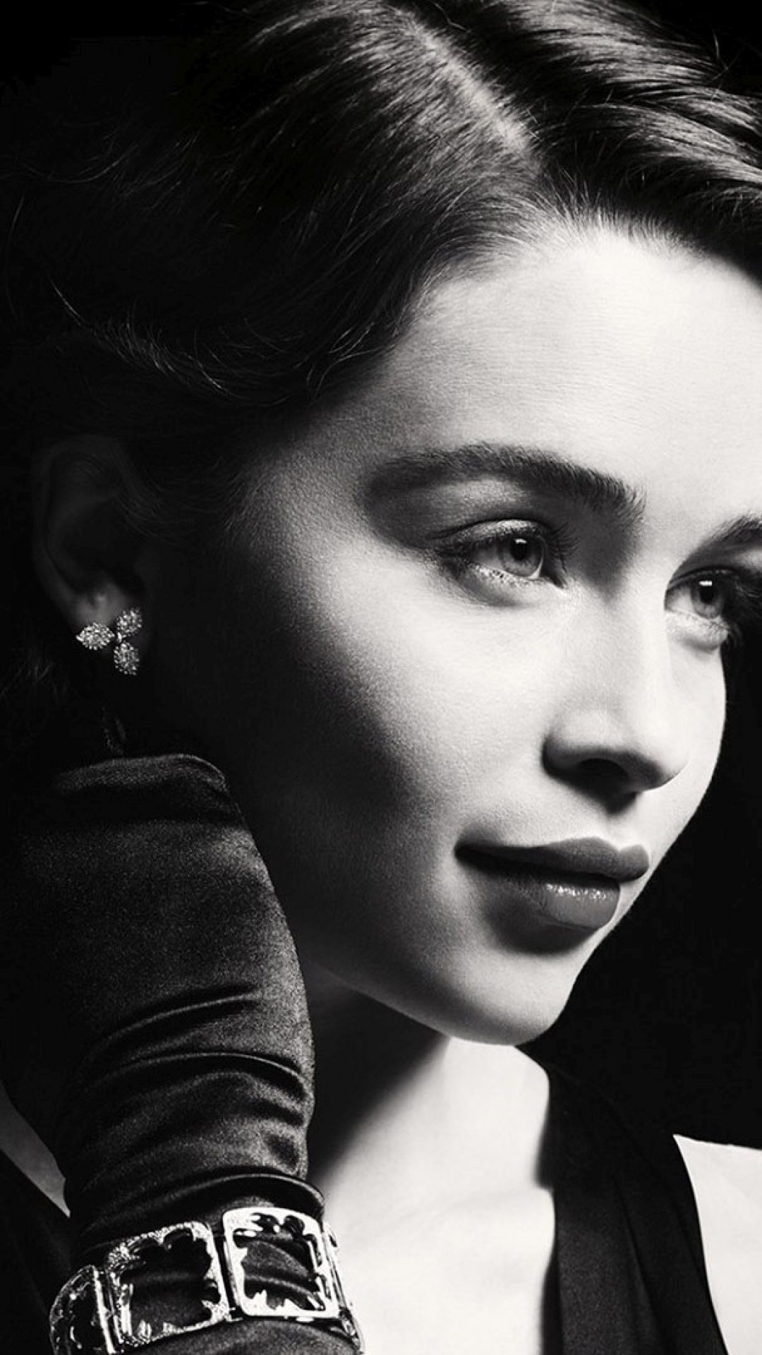 Emilia Clarke in Black Wallpapers