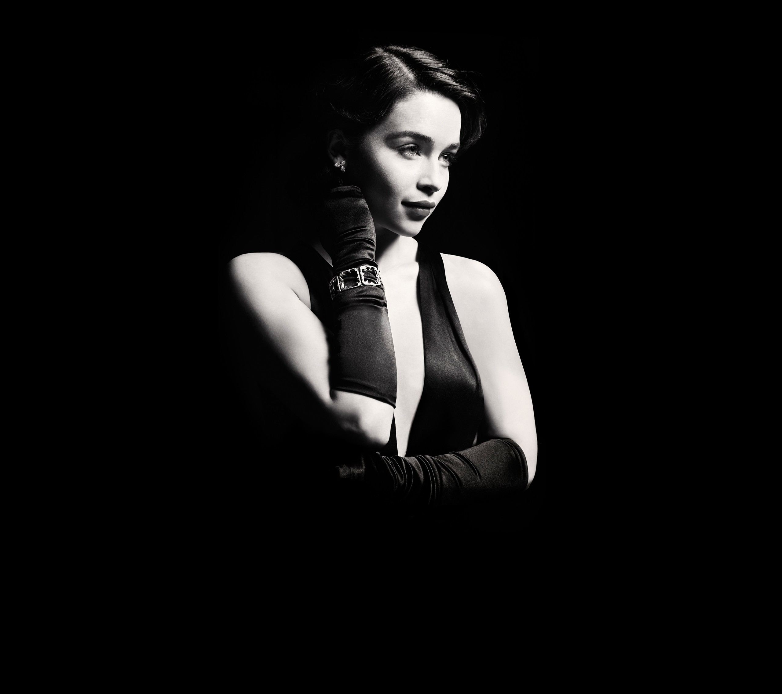 Emilia Clarke in Black Wallpapers