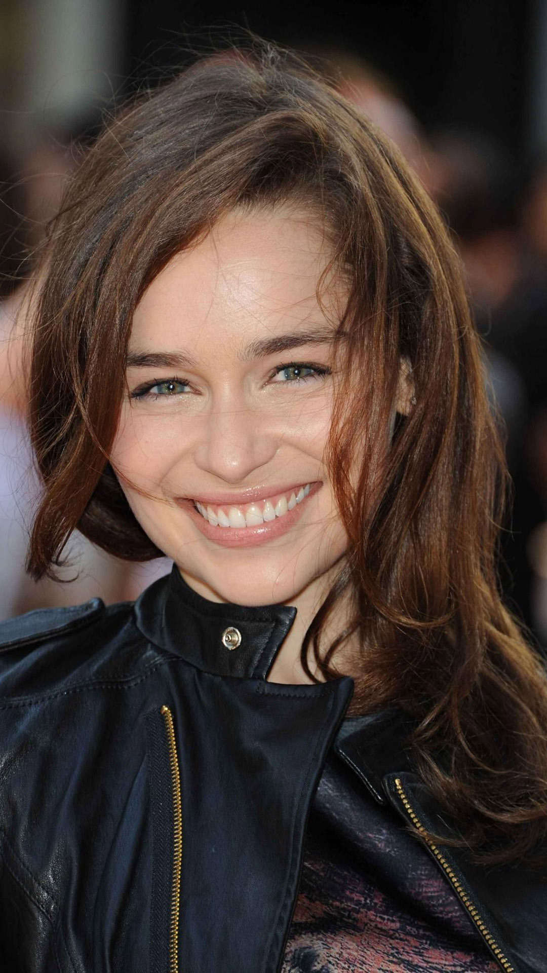 Emilia Clarke in Black Wallpapers