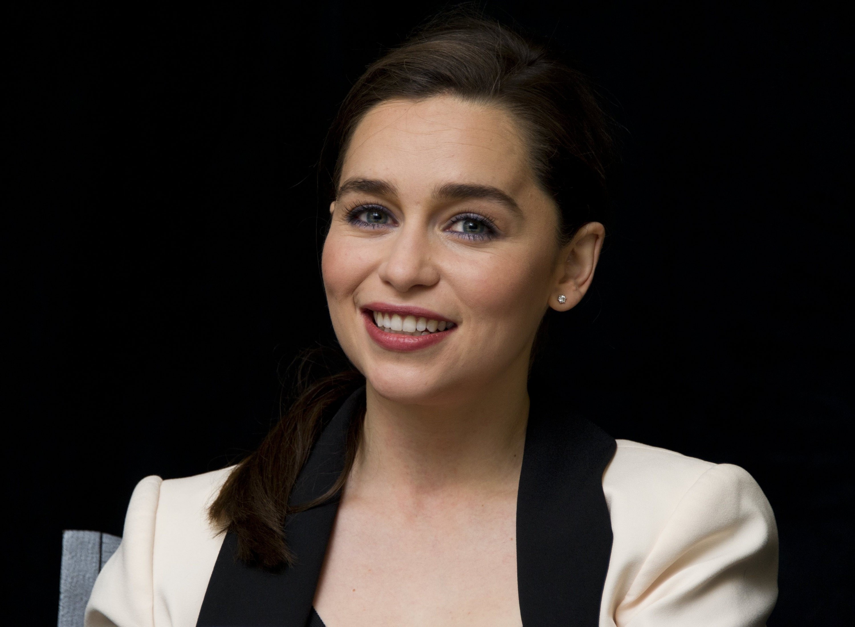 Emilia Clarke Latest Wallpapers