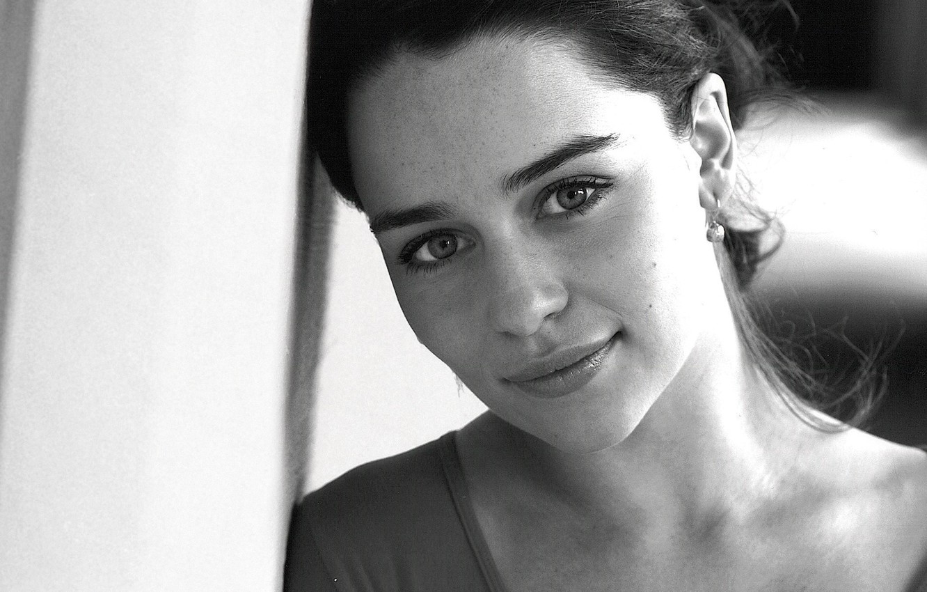 Emilia Clarke Monochrome In Black Dress Wallpapers