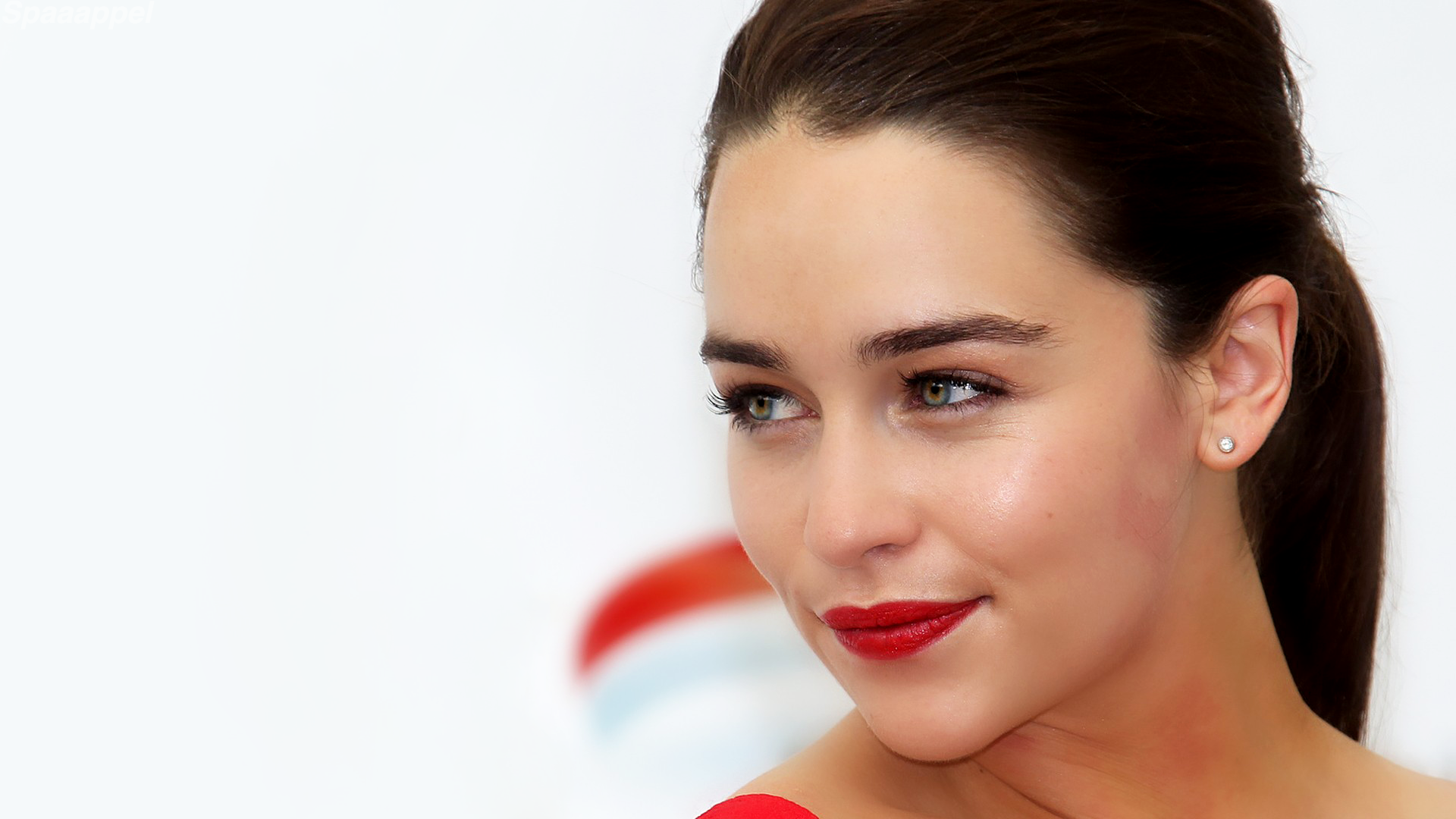 Emilia Clarke The Wrap Wallpapers