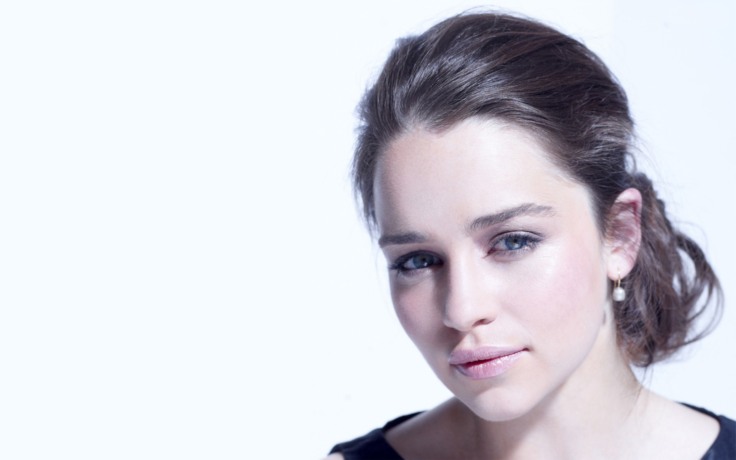 Emilia Clarke The Wrap Wallpapers