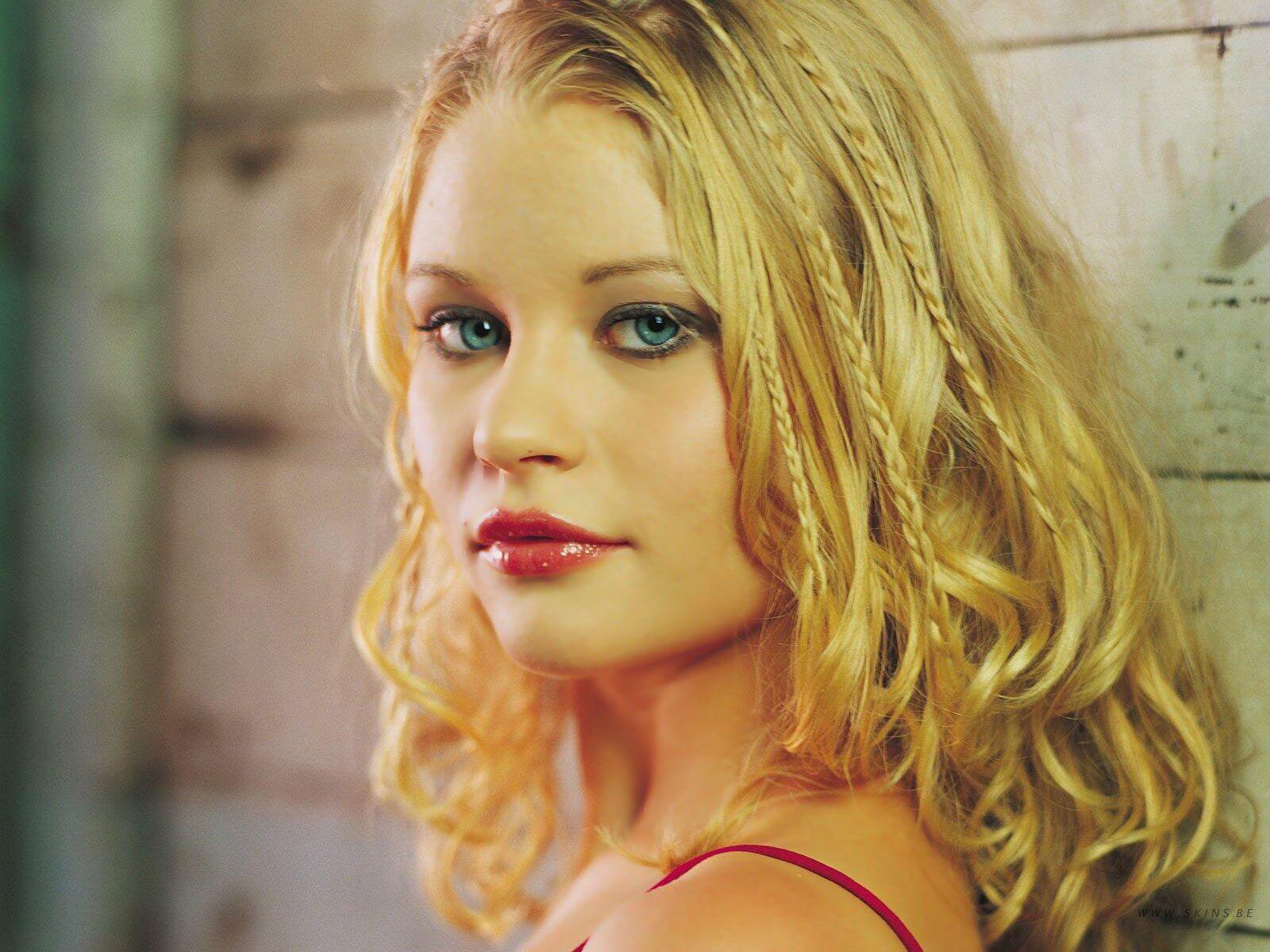 Emilie De Ravin Wallpapers