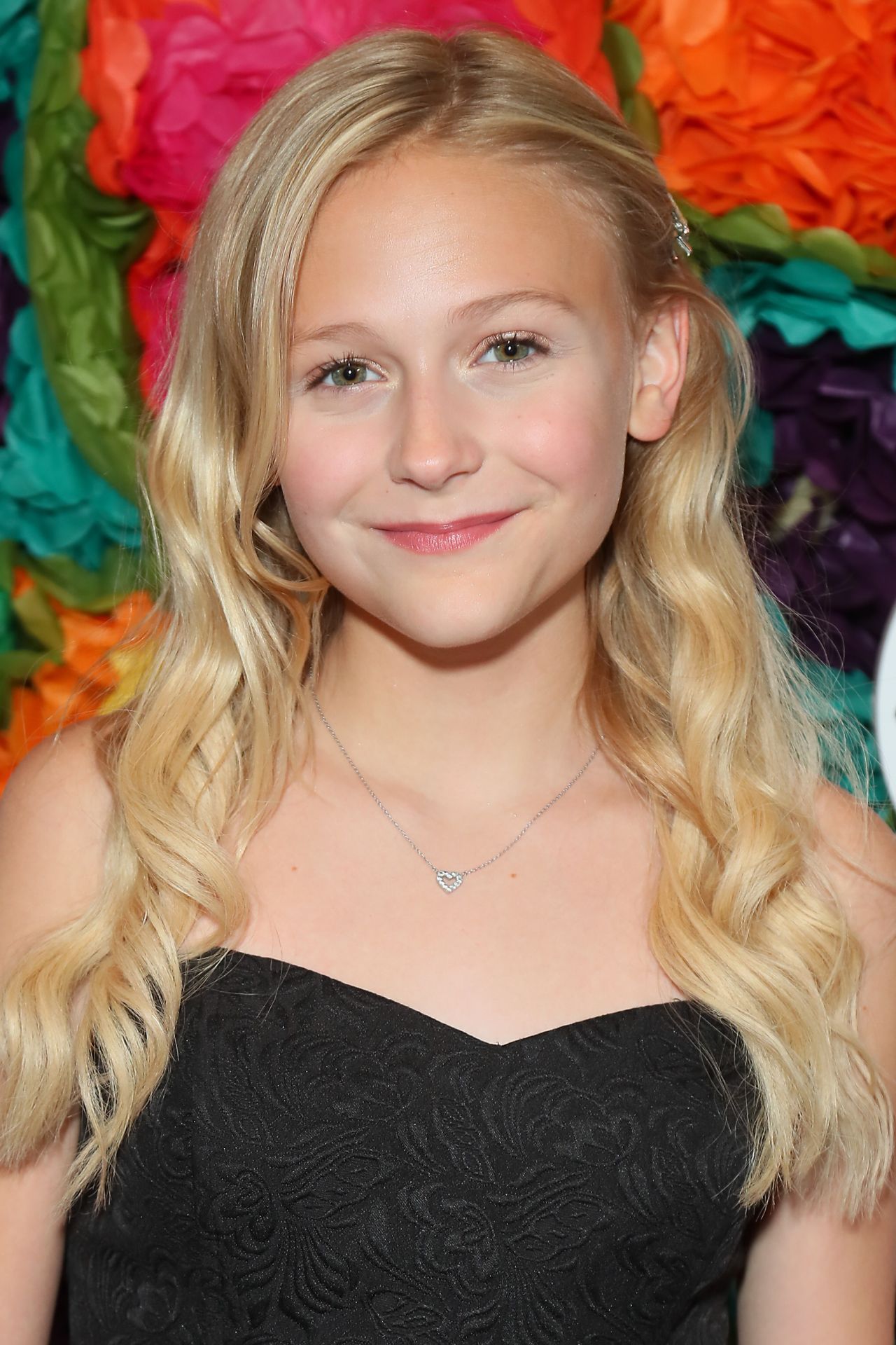 Emily Alyn Lind 2019 Wallpapers