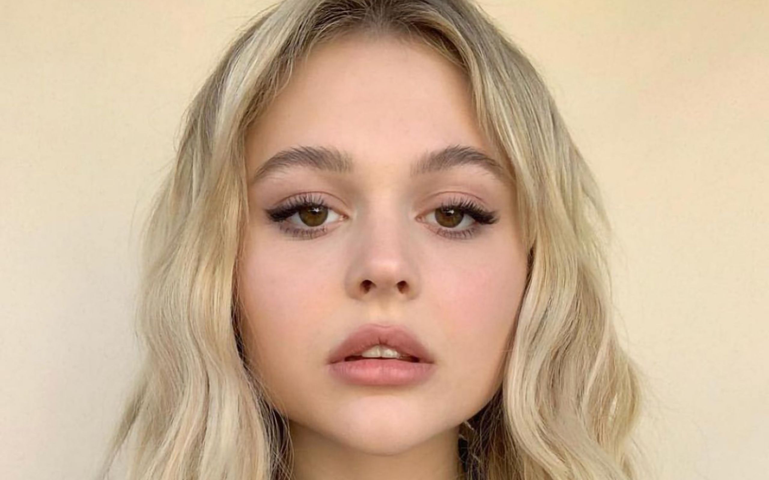 Emily Alyn Lind Actress 5K 2020 Wallpapers