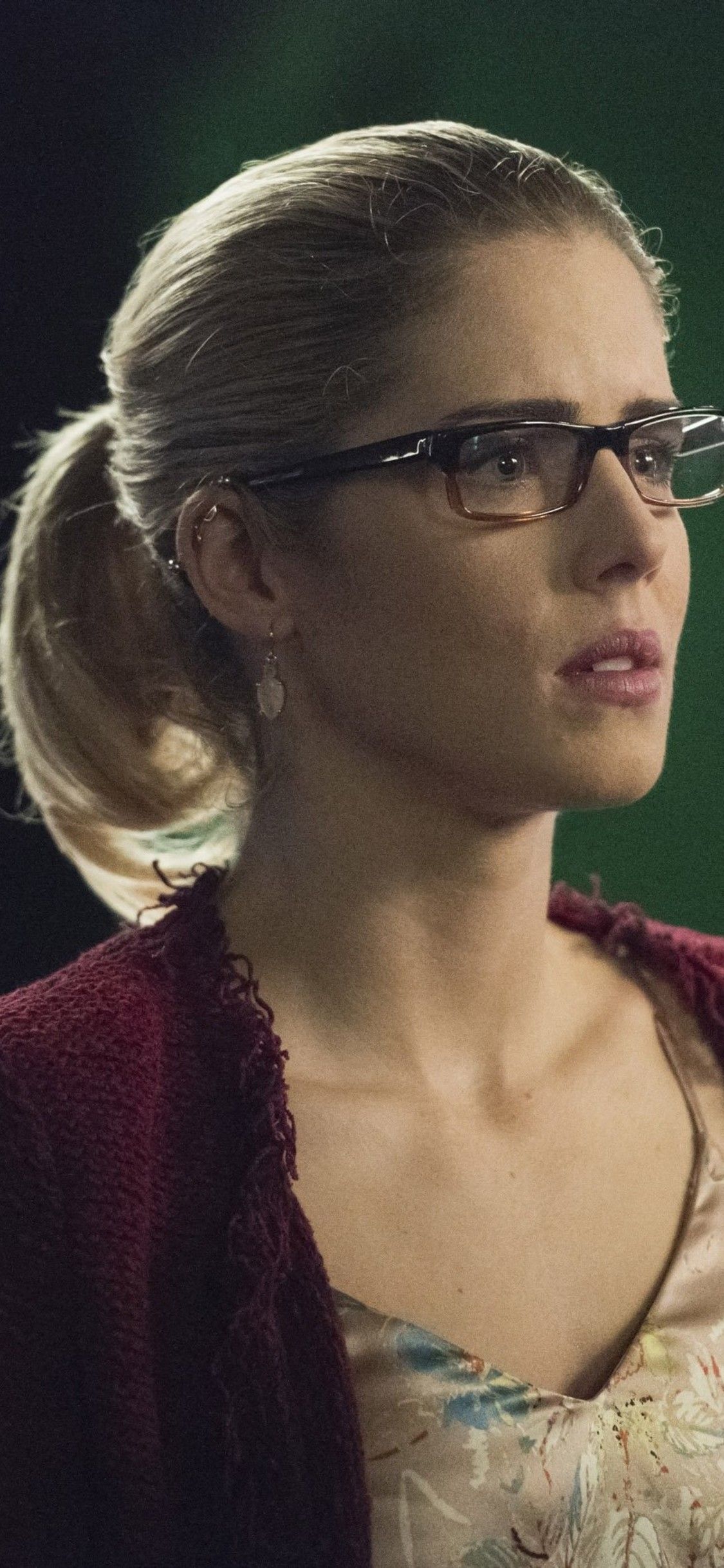 Emily Bett Rickards As Felicity Smoak Wallpapers