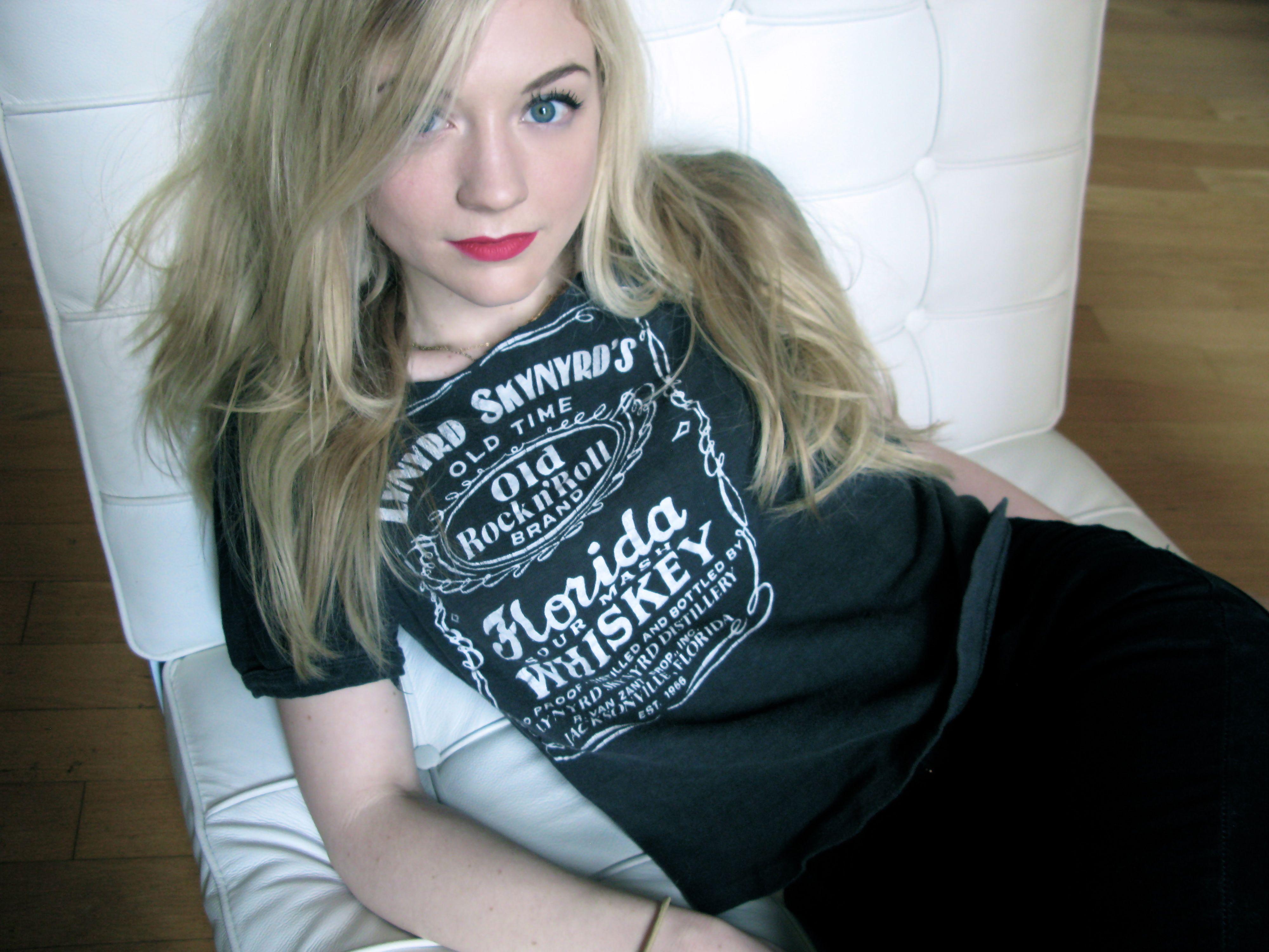 Emily Kinney Wallpapers