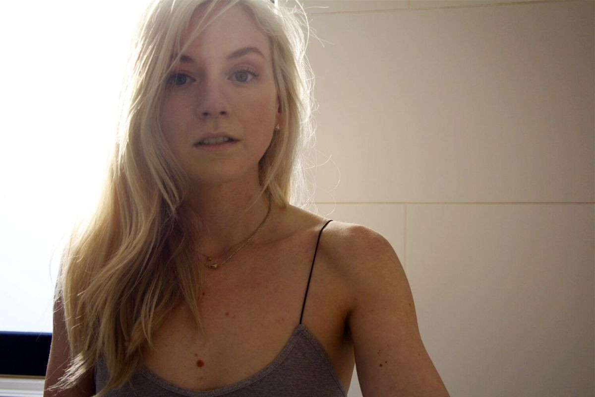 Emily Kinney Wallpapers