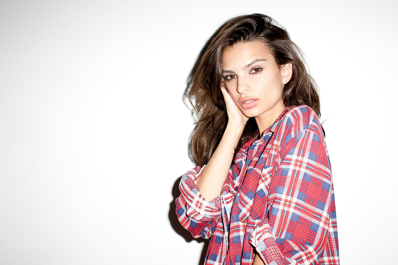 Emily Ratajkowski Latest Photoshoot Wallpapers