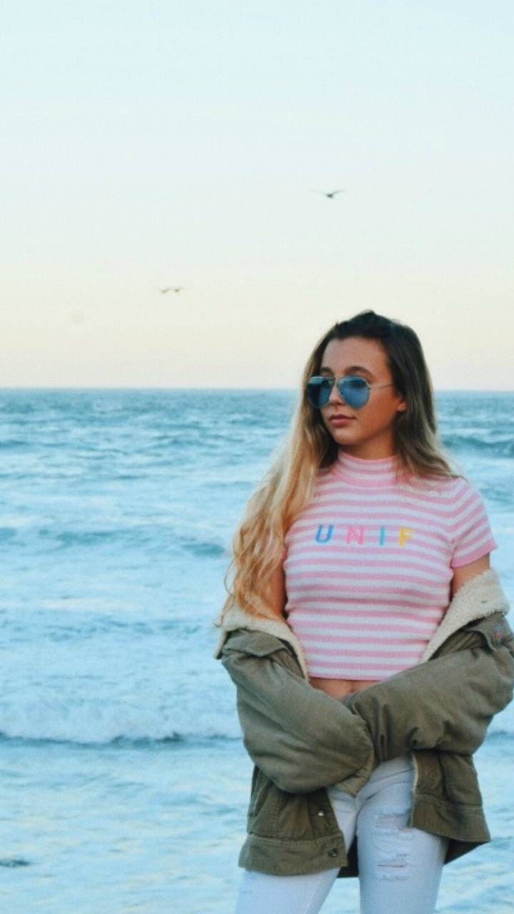 Emma Chamberlain 2020 Wallpapers