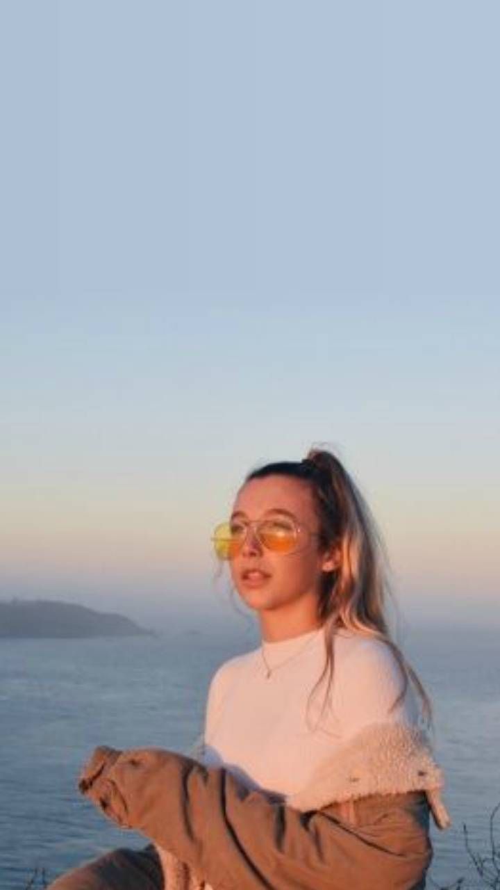 Emma Chamberlain 2020 Wallpapers