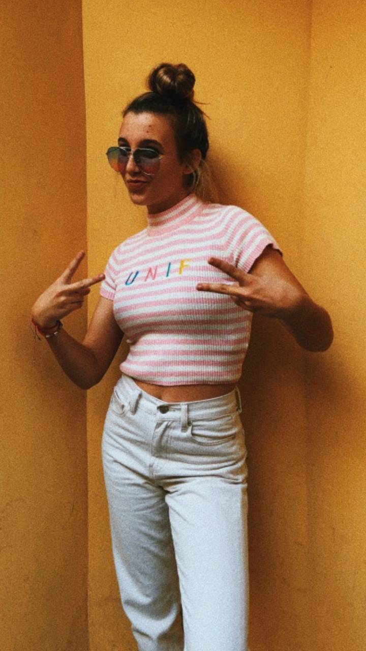 Emma Chamberlain Aesthetic Wallpapers