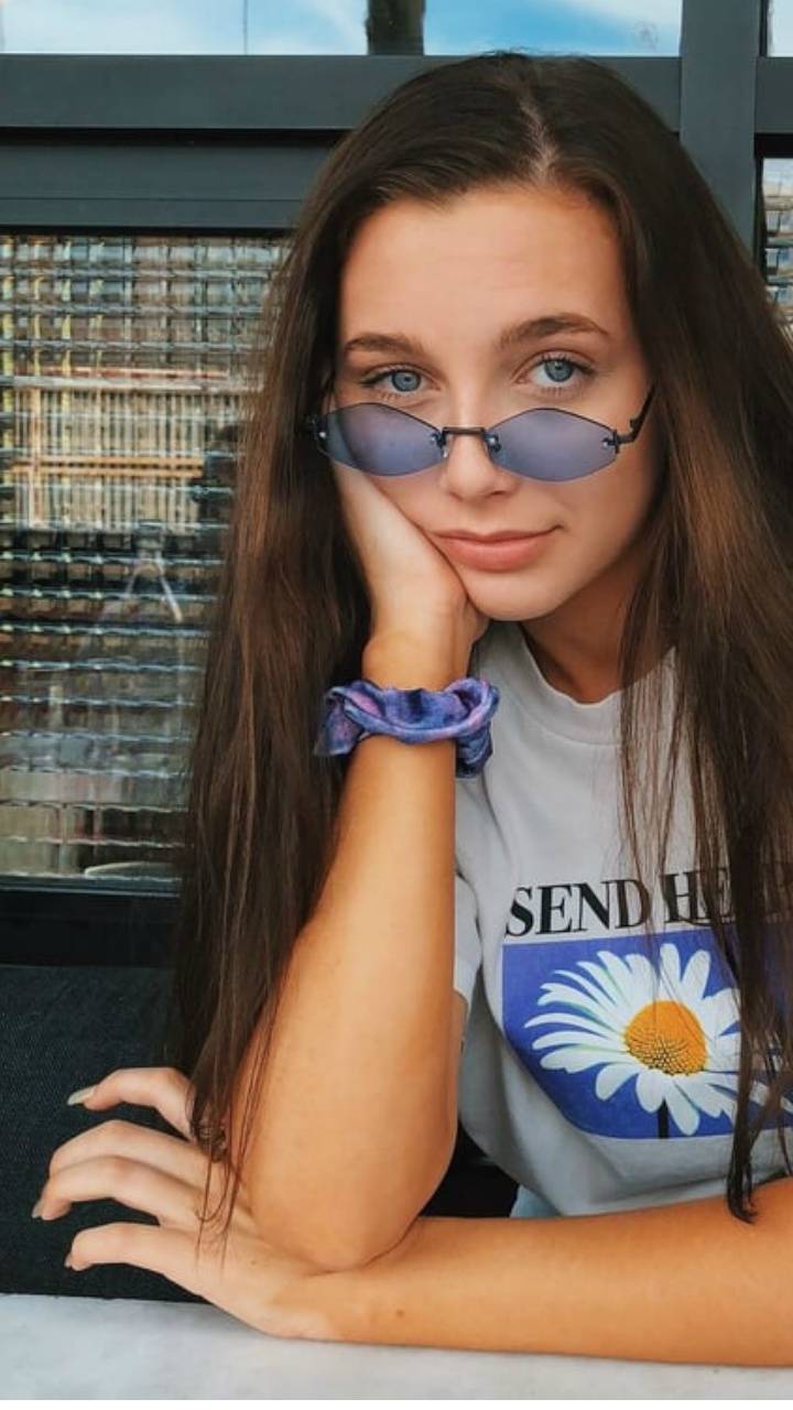 Emma Chamberlain Aesthetic Wallpapers