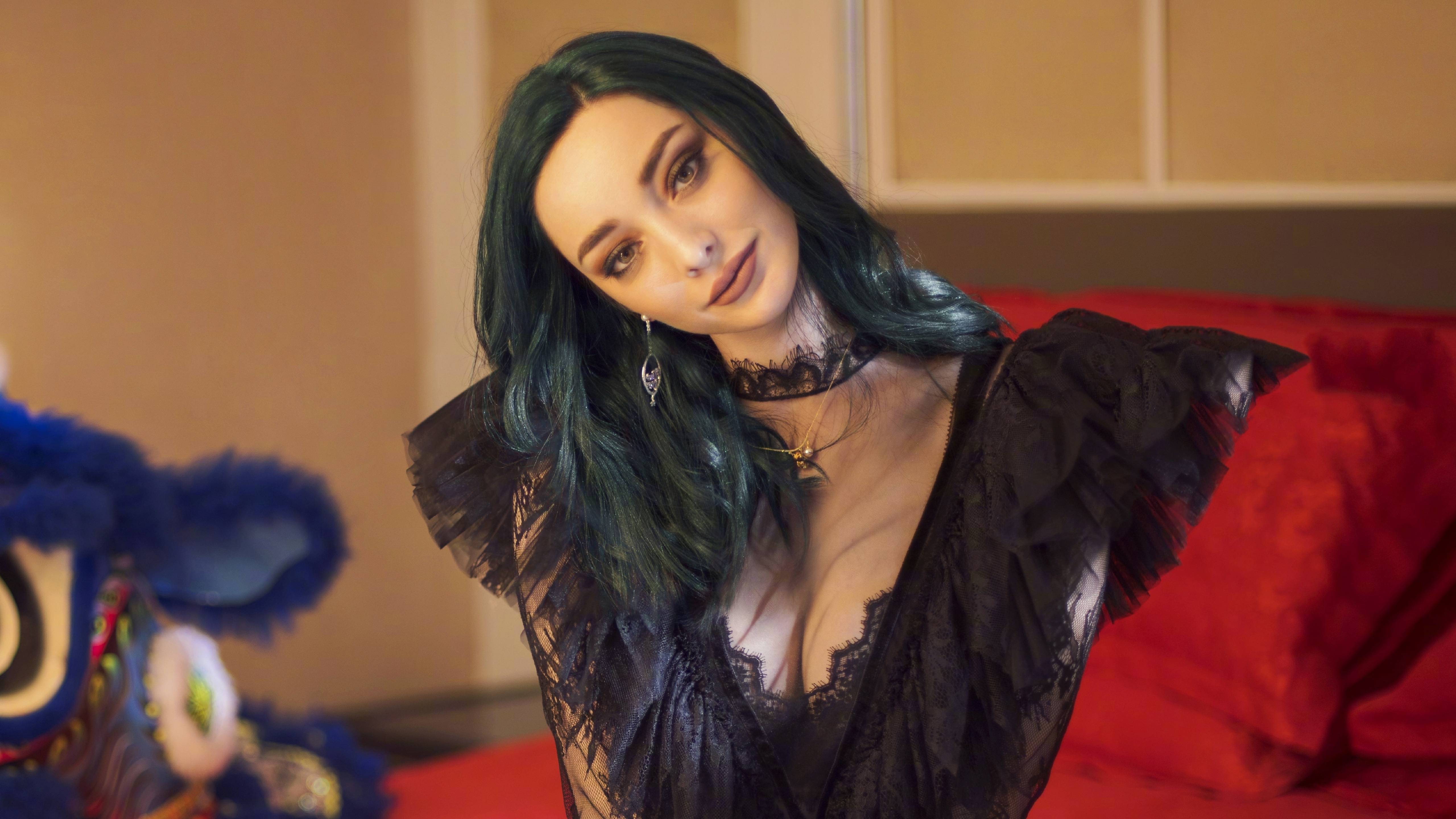 Emma Dumont 2019 Wallpapers