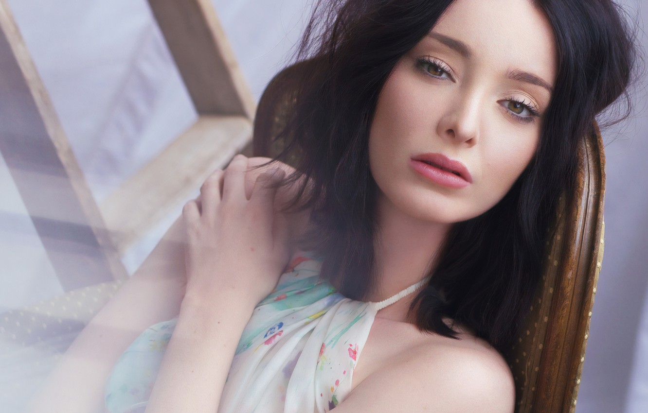 Emma Dumont 2019 Wallpapers