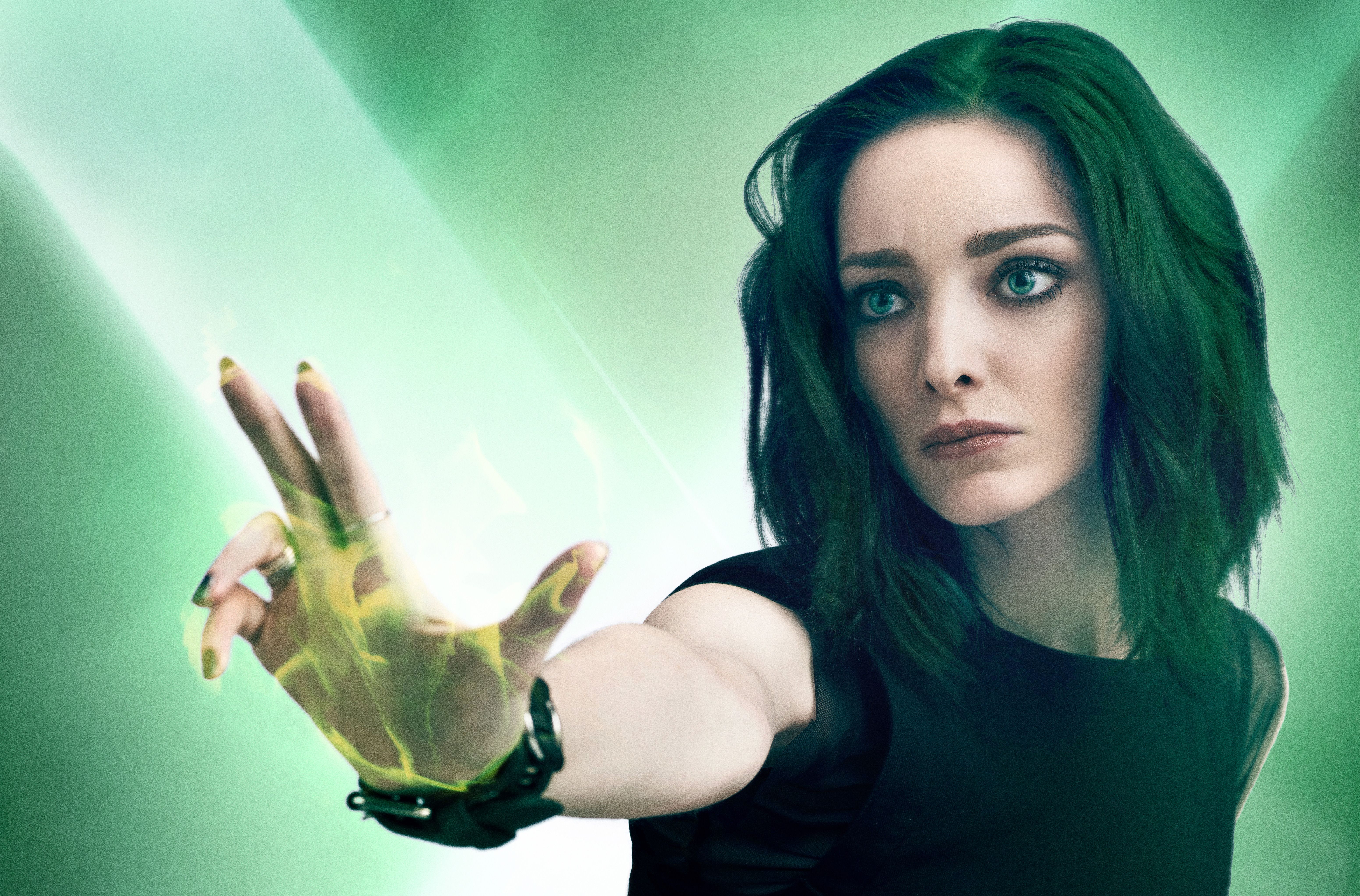 Emma Dumont 2019 Wallpapers