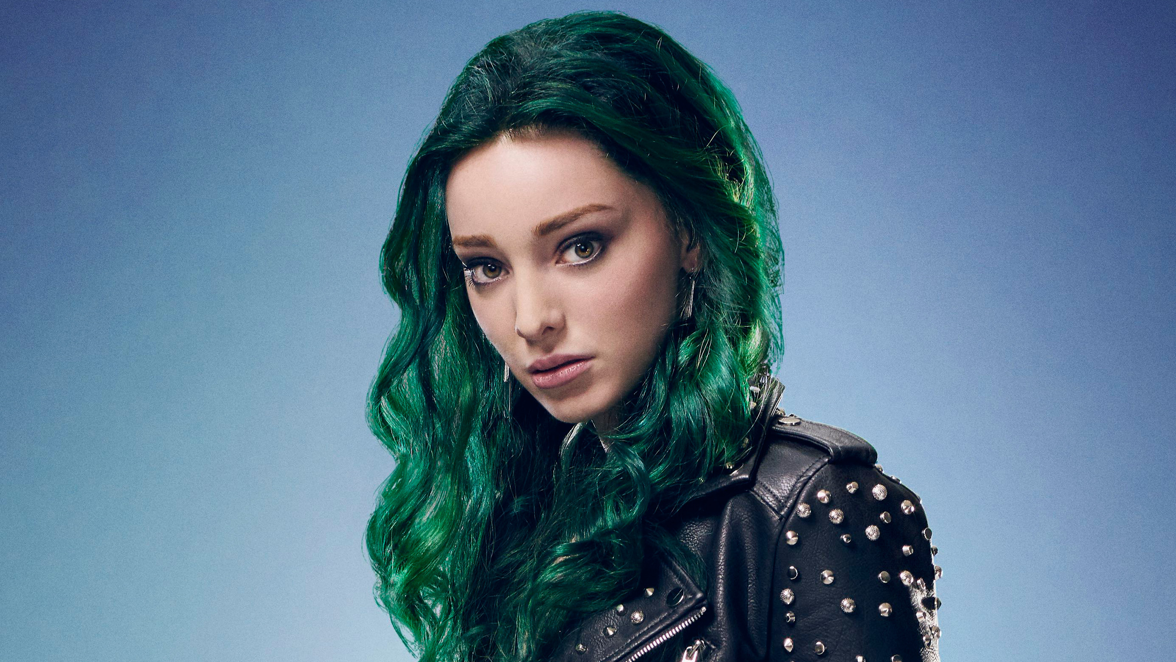 Emma Dumont 4K Wallpapers