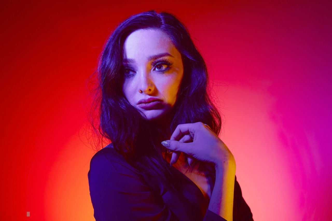 Emma Dumont Comic Con 2018 Photoshoot Wallpapers