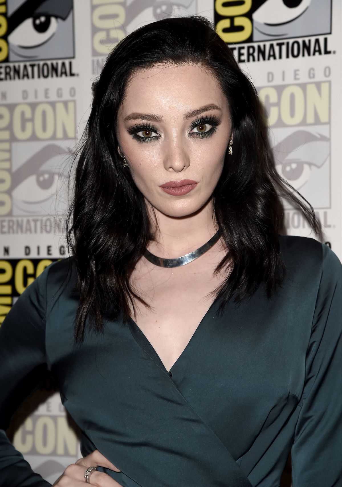 Emma Dumont Comic Con 2018 Photoshoot Wallpapers