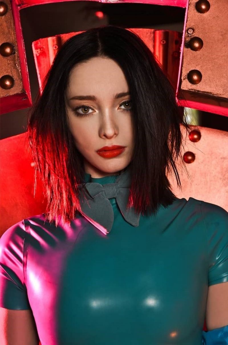 Emma Dumont Photoshoot 2019 Wallpapers