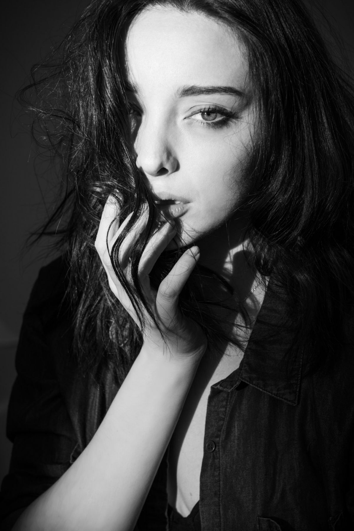 Emma Dumont Portrait Photoshoot Wallpapers