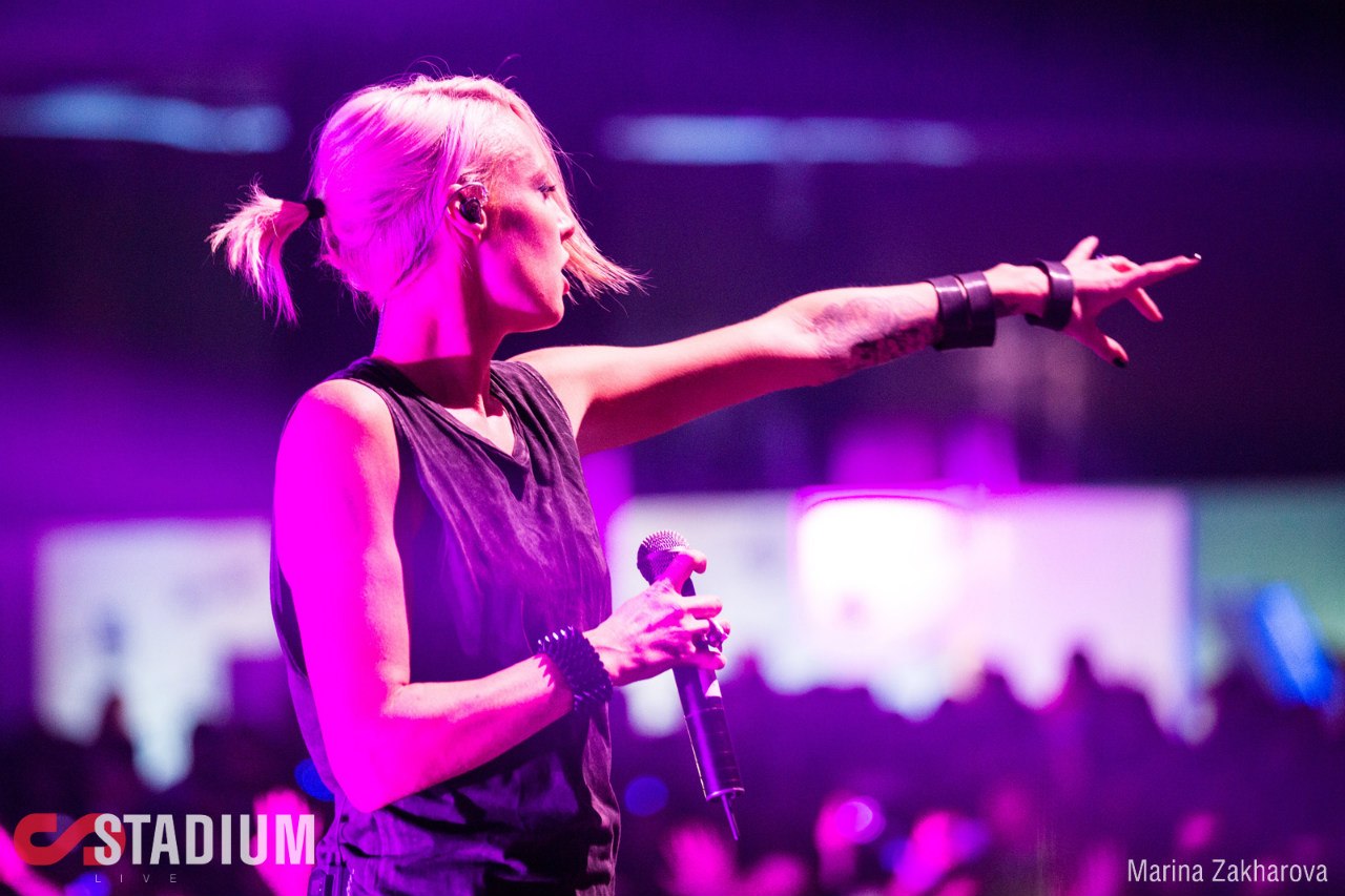 Emma Hewitt Wallpapers