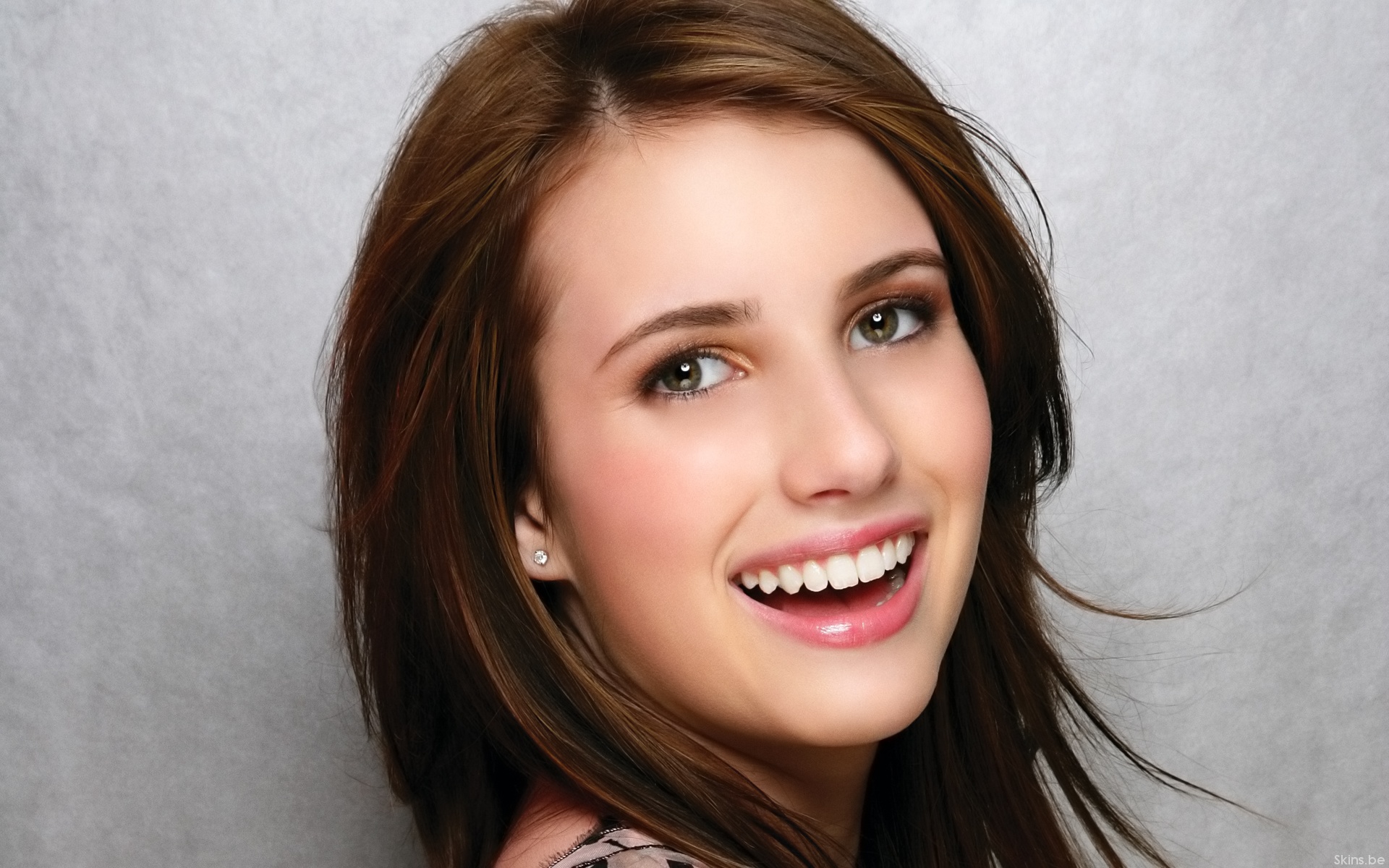 Emma Roberts Face Wallpapers