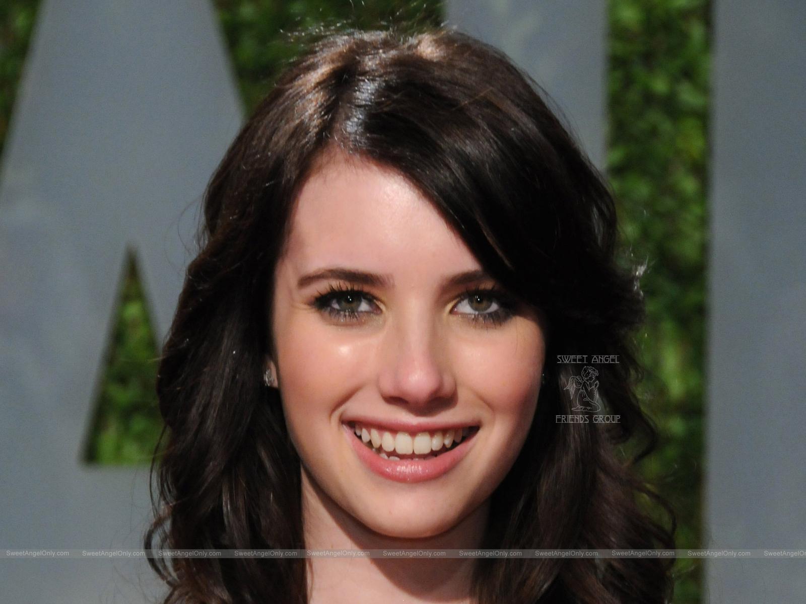 Emma Roberts Face Wallpapers