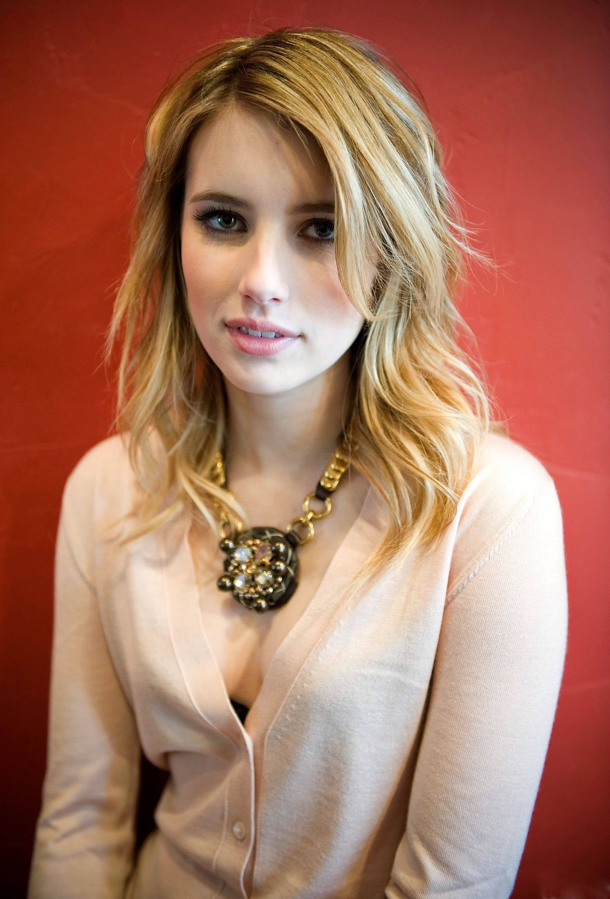 Emma Roberts Face Wallpapers