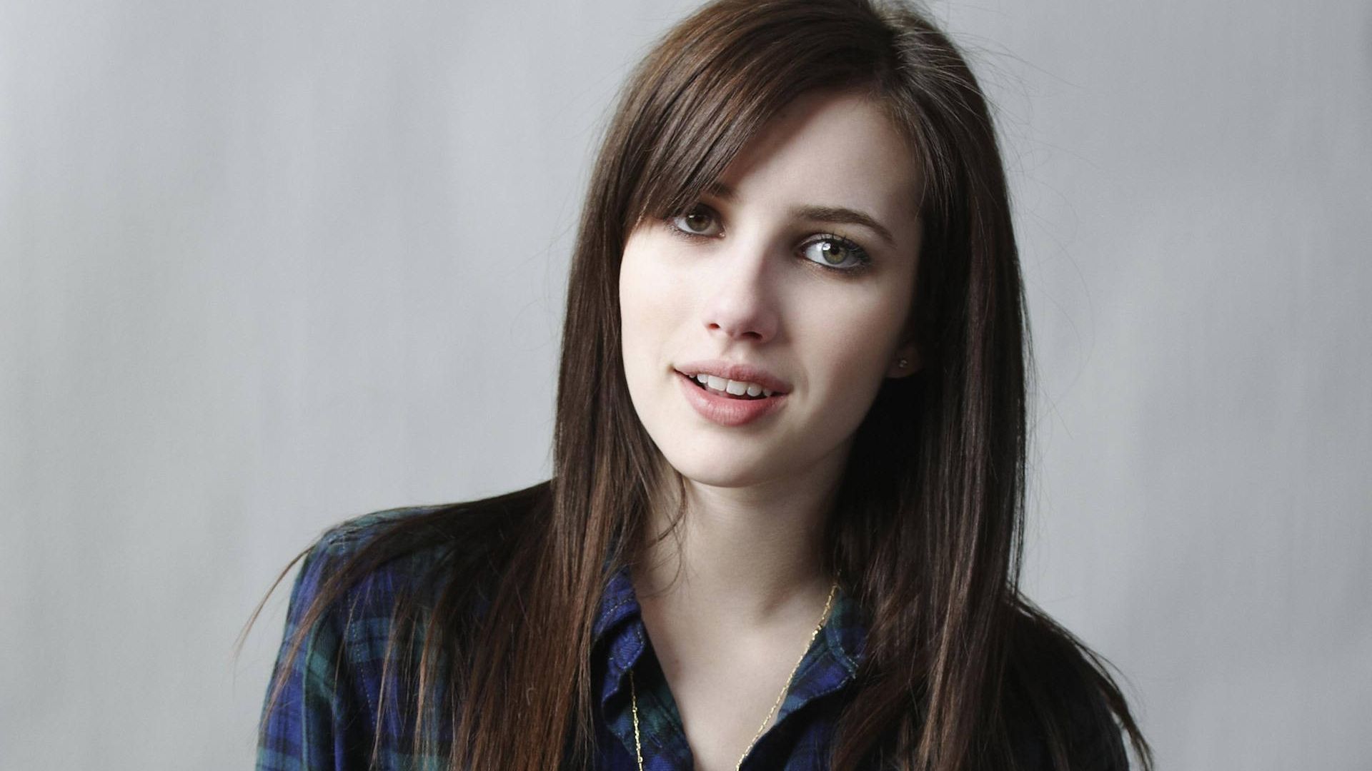 Emma Roberts Face Wallpapers