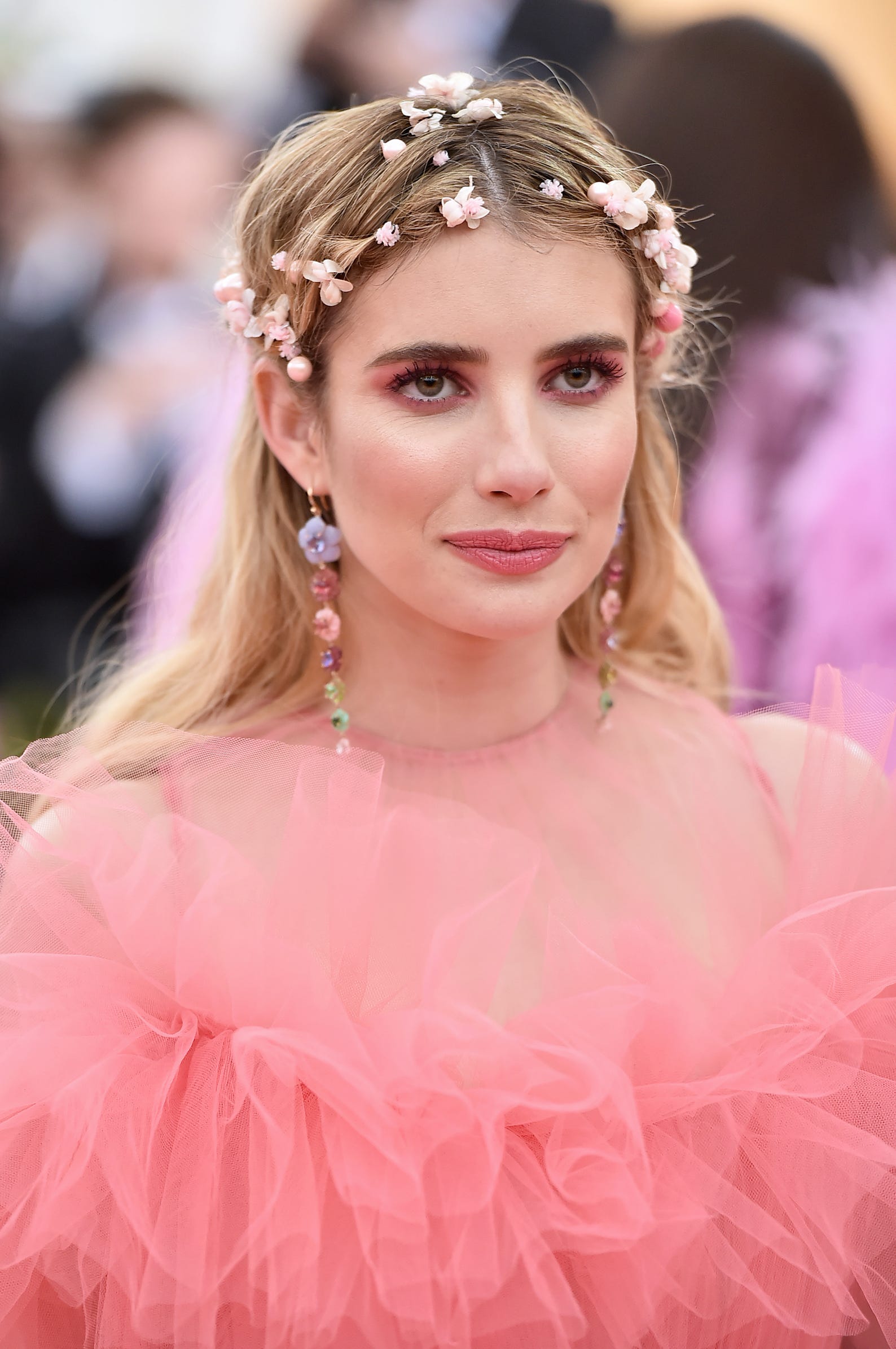 Emma Roberts In White Dress Critics Choice Awards 2018 Wallpapers