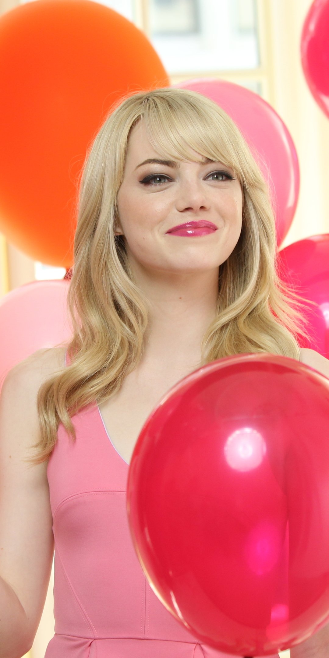 Emma Stone Blond American Wallpapers