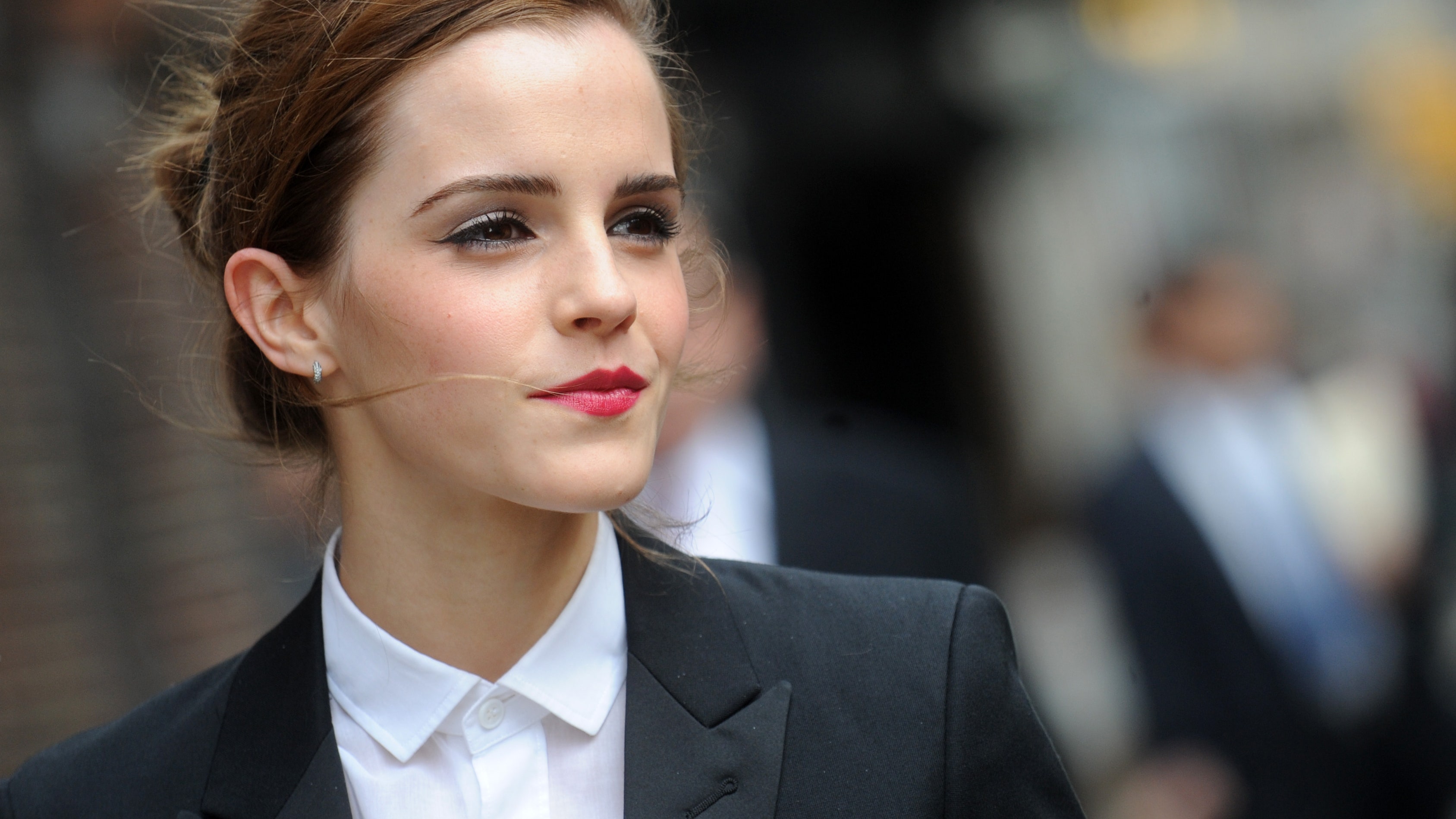 Emma Watson Looking at Viewer Wallpapers