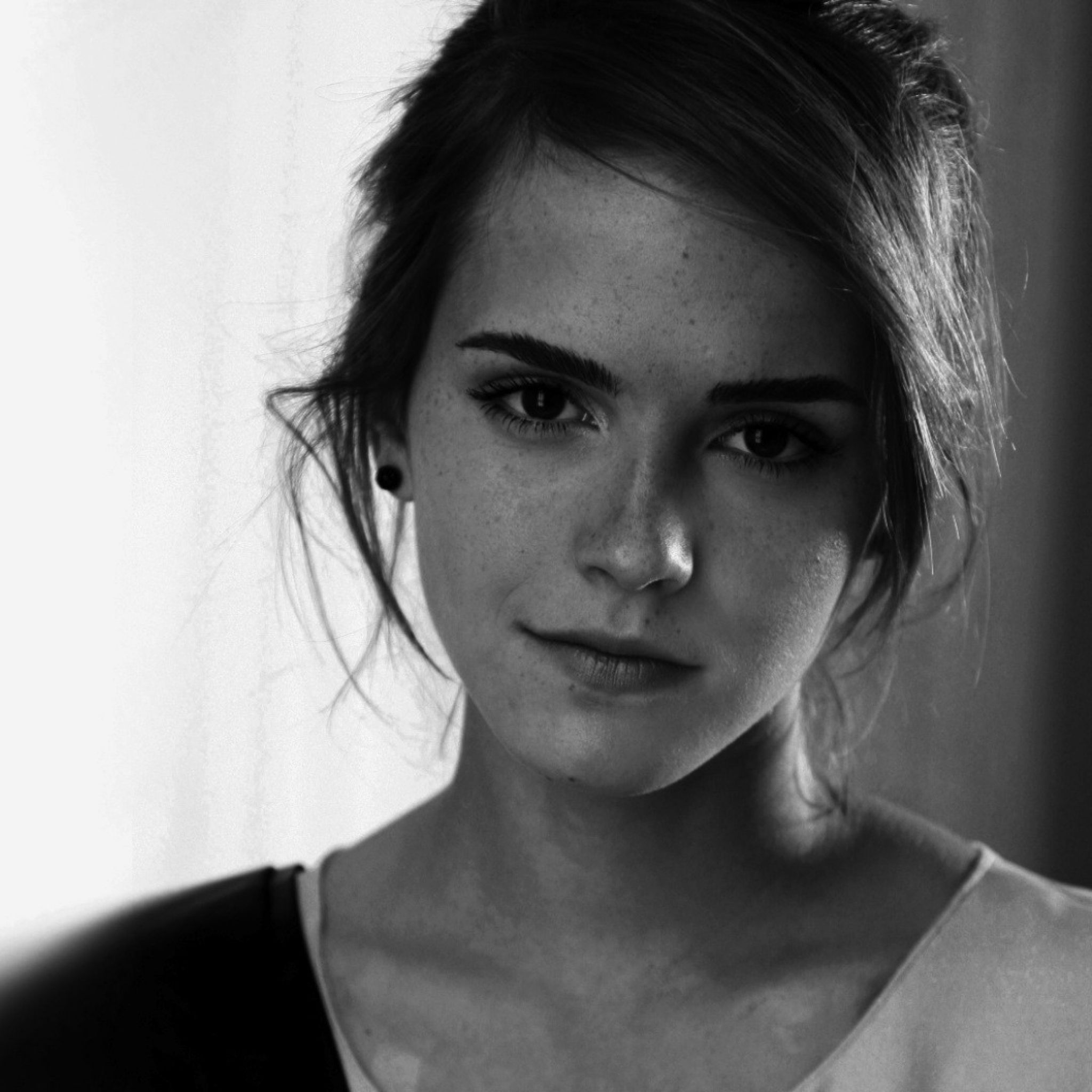 Emma Watson Moncohrome Wallpapers