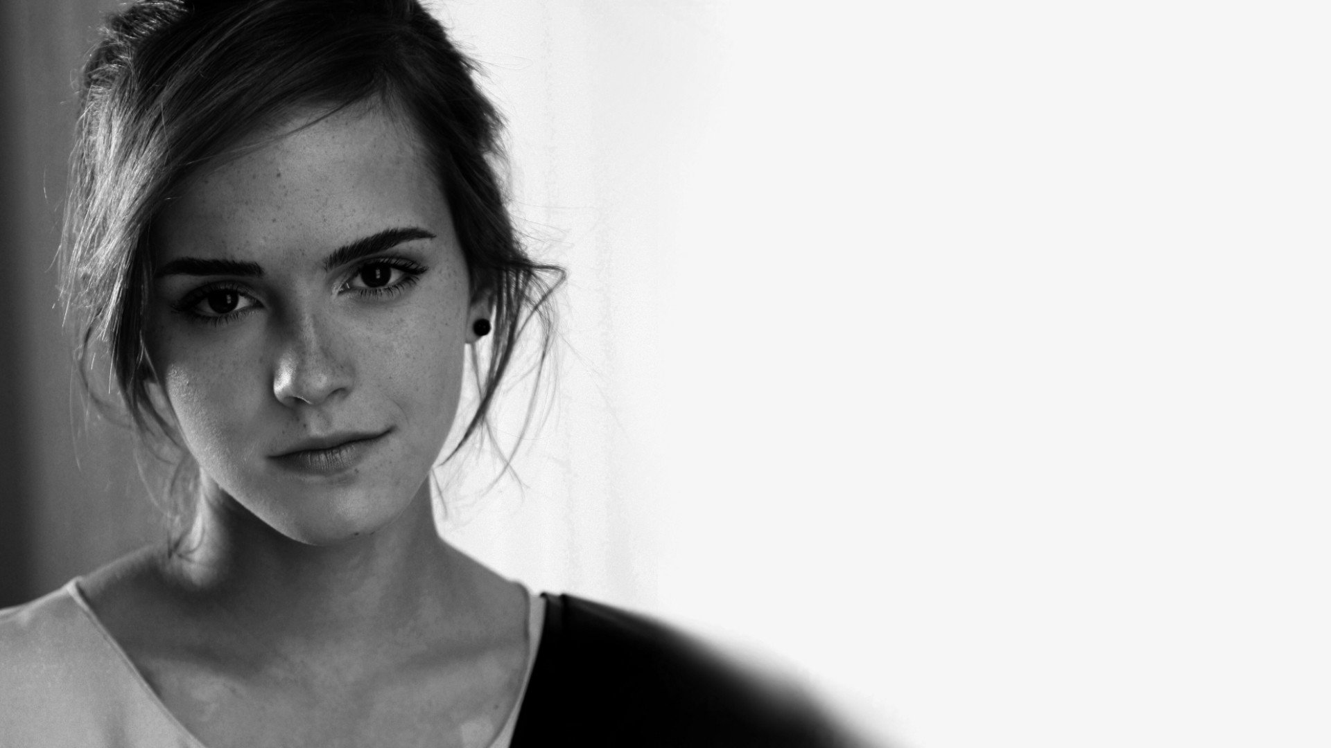 Emma Watson Monochrome 2017 Wallpapers