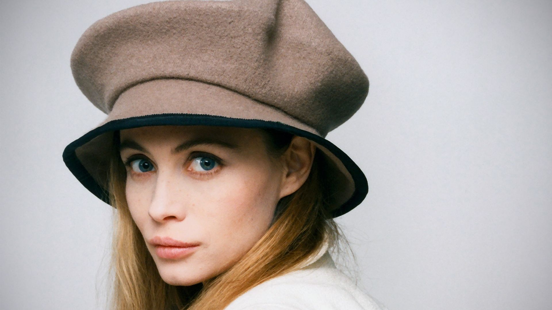 Emmanuelle Beart Wallpapers