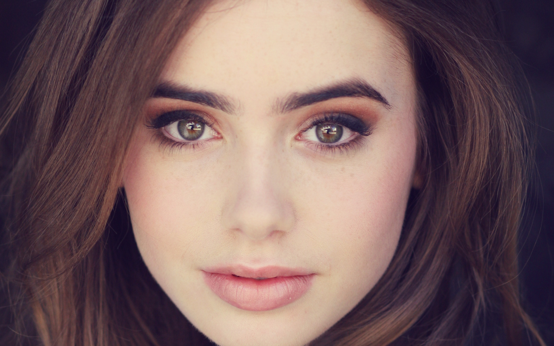 English Actress Lily Collins Wallpapers