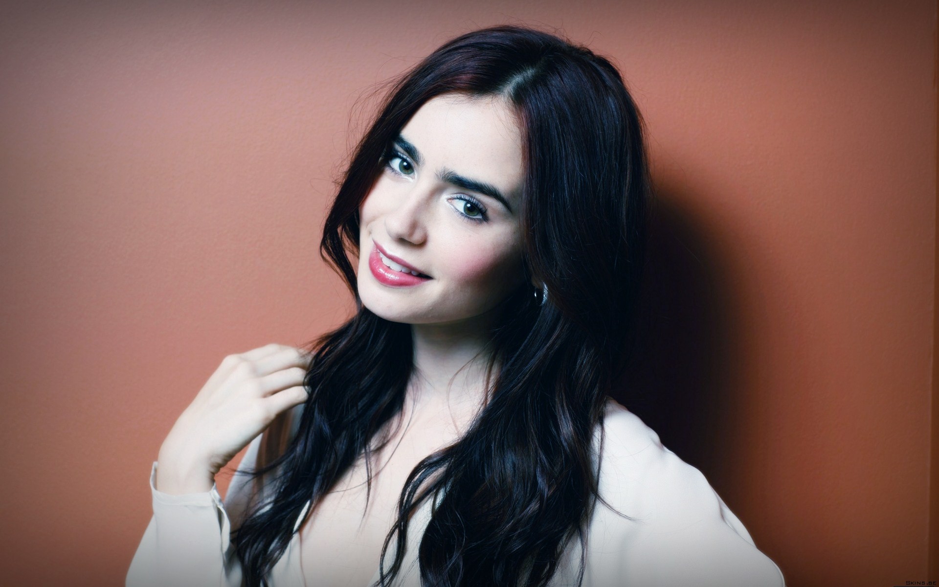 English Actress Lily Collins Wallpapers